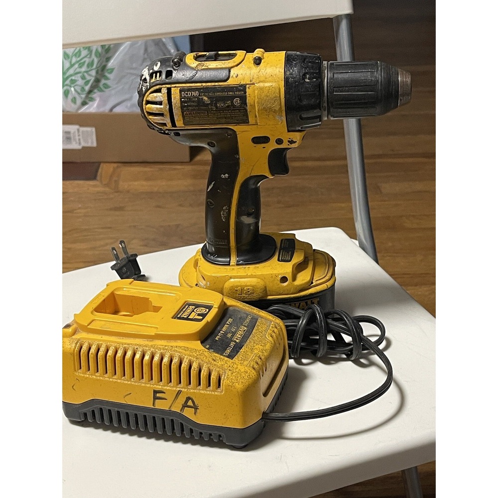 DEWALT DCD760 18V 1/2"Cordless Compact Drill Driver , Battery No Good